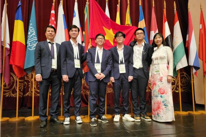Cả 4 học sinh Việt Nam đoạt giải tại Olympic Sinh học quốc tế 2022